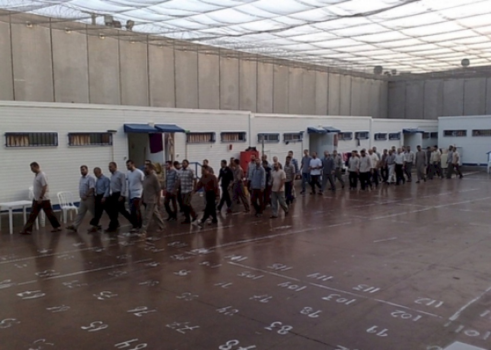 إدارة السجون توافق على إدخال "كانتينا" الأسرى