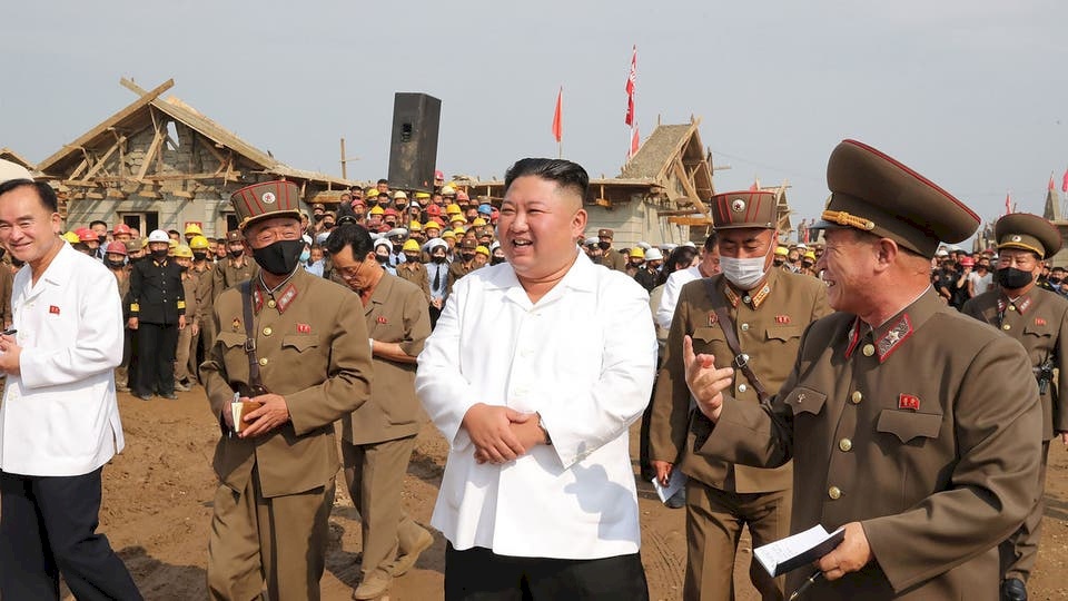 صواريخ وكمامات.. عرض عسكري لكوريا الشمالية رغم مخاوف كورونا