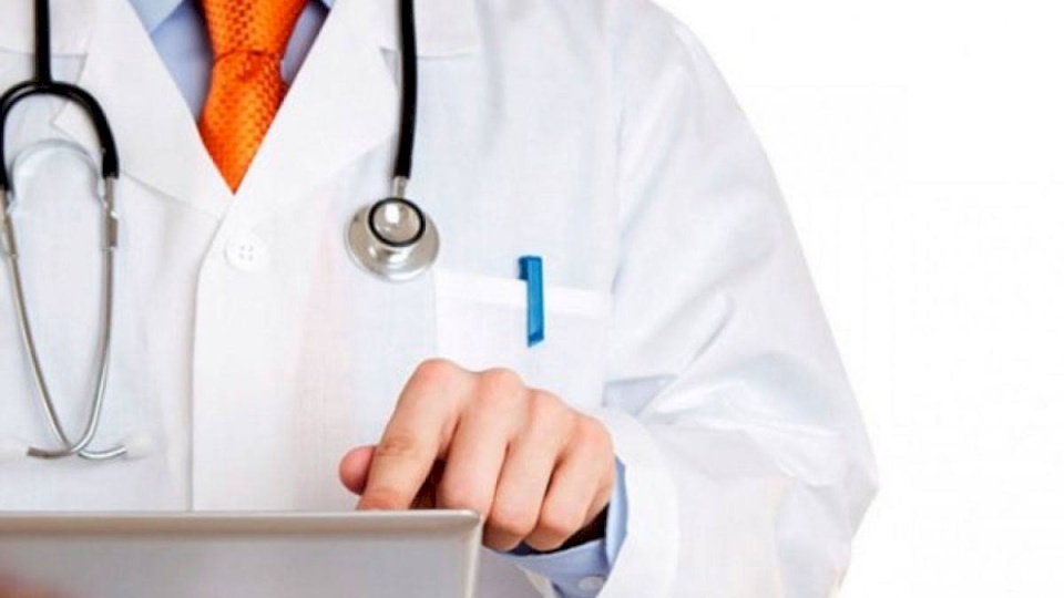 طبيب كويتي "مدمن" ينهب مليون دولار من المال العام