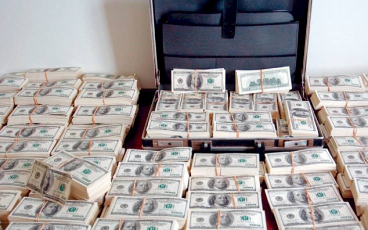 قناة اسرائيلية: جهود تبذل لتحويل 100 مليون دولار الى قطاع غزة 