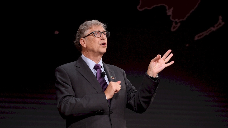 بيل غيتس: أمام البشرية مخرج وحيد للعودة إلى الحياة الطبيعية