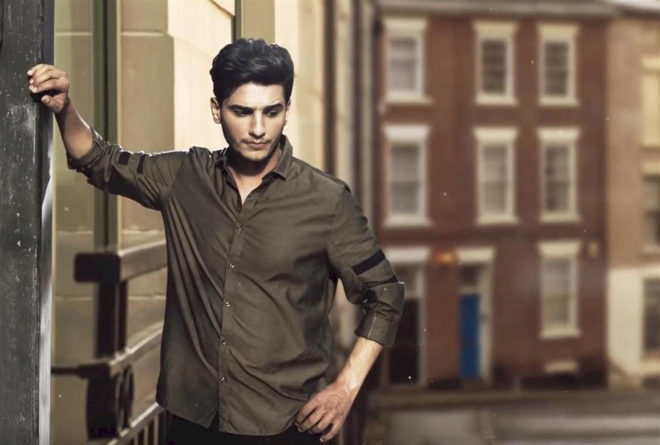 حذف "علي الكوفية" لمحمد عساف.. وسخط بمواقع التواصل