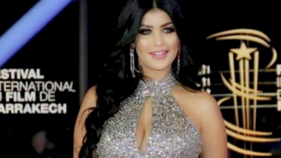 ملكة جمال المغرب تواصل نشر صور مثيرة للجدل عن فتيات مصر