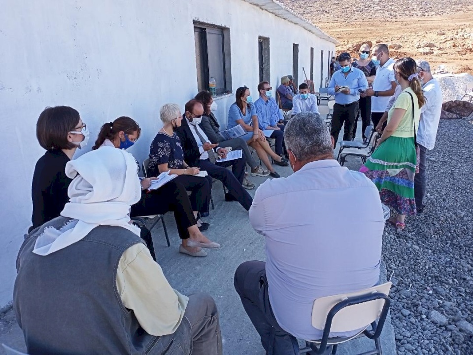 وفد أوروبي يزور مدرسة أبو تين المهددة: مؤسف أن يفقد الأطفال حقهم في التعليم