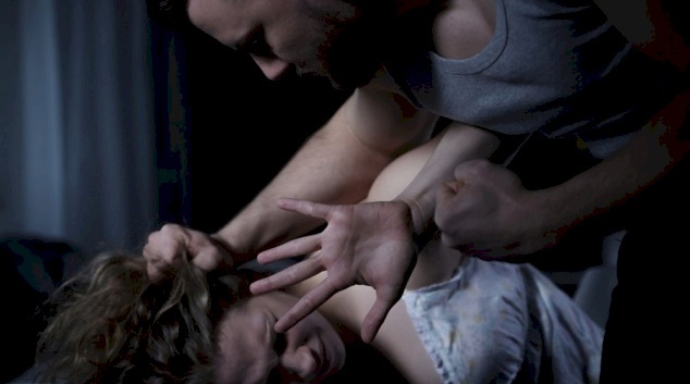 حادثة بشعة تهز مصر.. مسجل يغتصب سيدة أمام زوجها بالمقابر