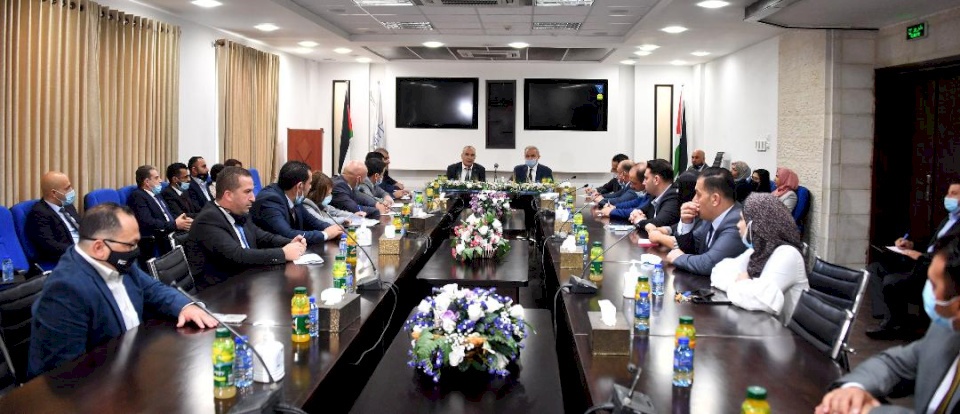 اشتية يعلن تكليف صندوق الاستثمار بإنشاء شركة فايبر محلية