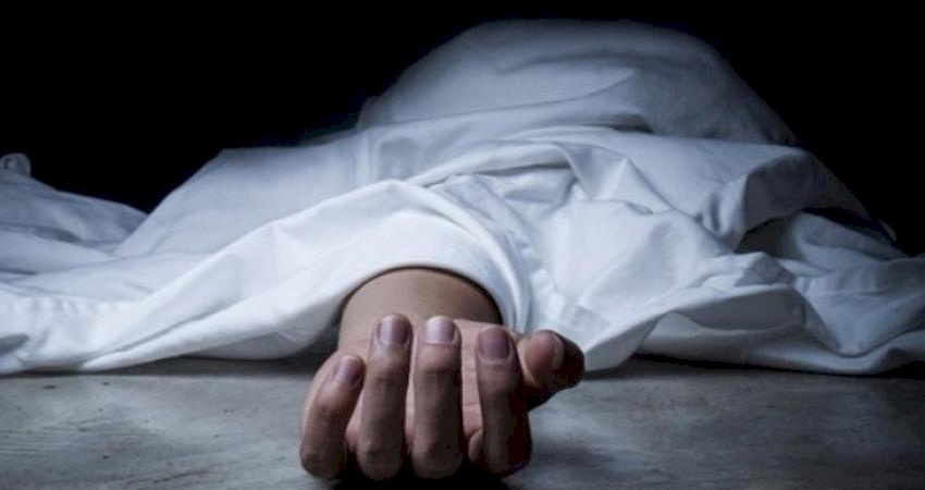 توفي بظروف غامضة.. نقل جثة مواطن لمشفى يطا