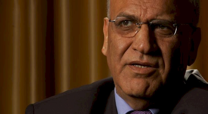 الإعلام العبري: عريقات بحالة حرجة وعائلته تلقي النظرة الأخيرة عليه