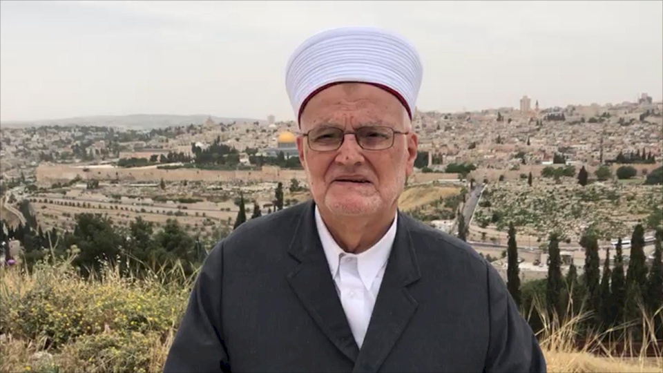 صبري: زيارات المطبعين للأقصى مثل اقتحامات المستوطنين