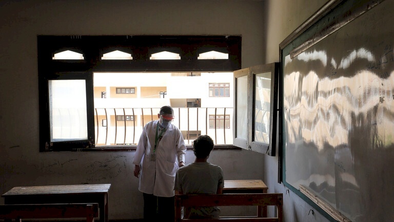مصر.. طلاب يستخدمون شاشات المدارس لمشاهدة أفلام مخلة بالآداب