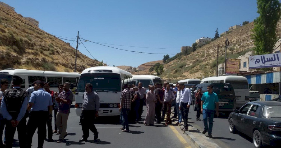 شاهد- حادثة تحرش بالأردن تنقلب على المتحرش.. "مسحت بكرامته الأرض"