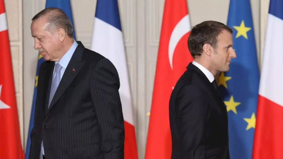 فرنسا تستدعي سفيرها بتركيا للتشاور وتهاجم أردوغان