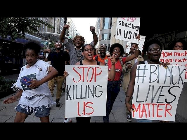 أمريكا- تجدد المظاهرات إثر إطلاق الشرطة النار على زوجين من السود