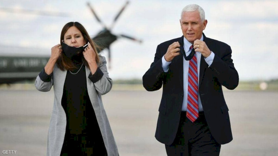 صحيفة: إصابة 3 من مستشاري مايك بنس بكورونا