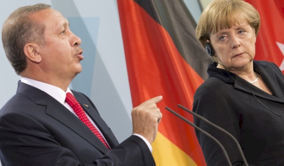 أردوغان يهاجم ميركل: أين حرية الأديان التي تزعمونها؟