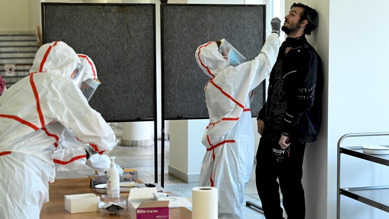 سلوفاكيا تخضع جميع سكانها لفحوصات كورونا