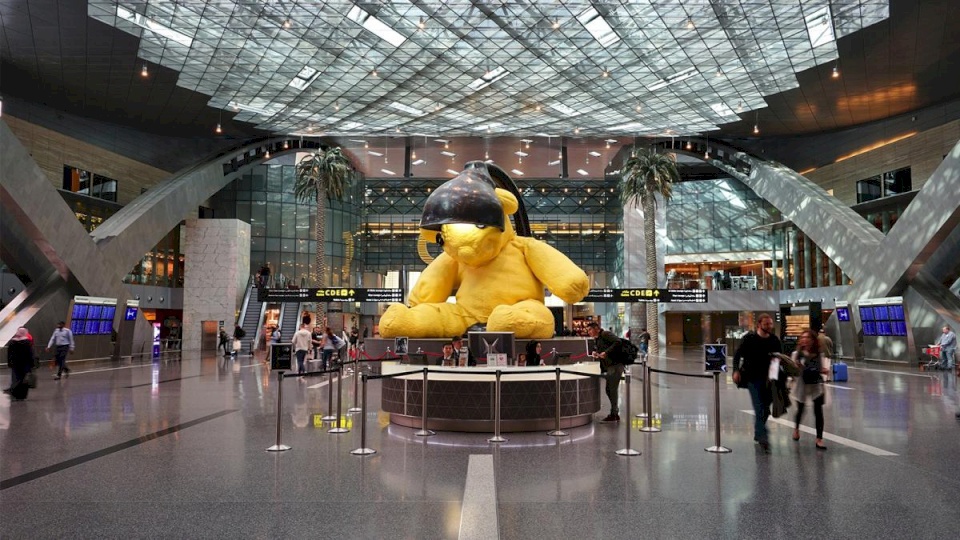 "تفاصيل صادمة".. العثور على طفلة حديثة الولادة بمطار الدوحة