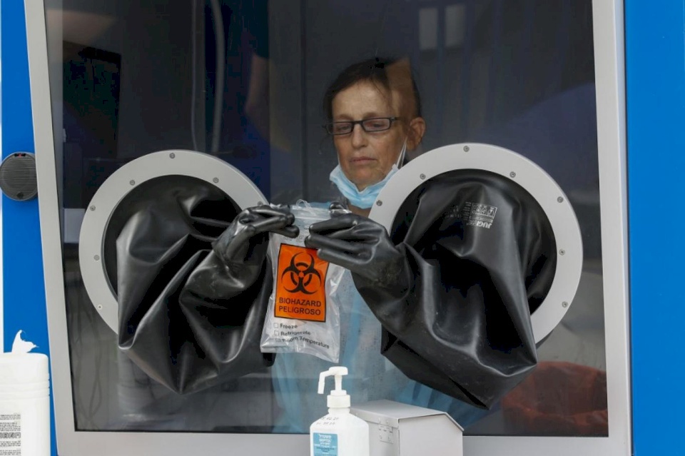 إسرائيل تُسجل 10 وفيات و668 إصابة بكورونا الأربعاء