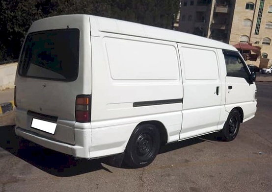 الأردن: العثور على جثة شاب داخل حافلة صغيرة والأمن يحقق