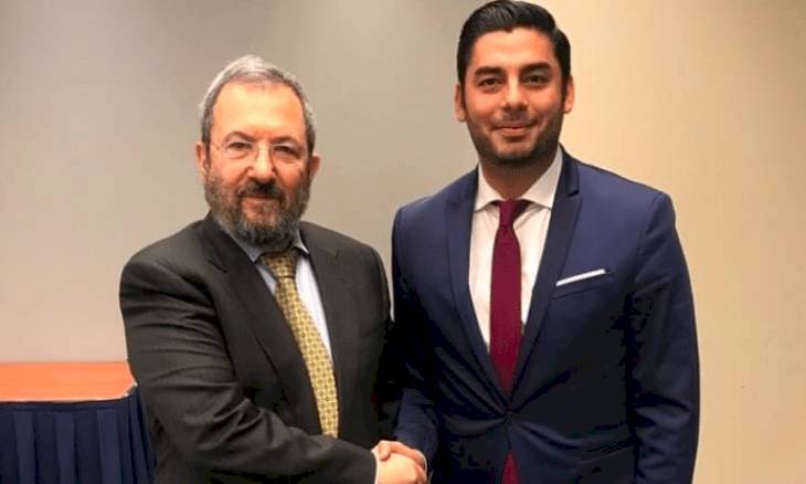 مرشح للكونغرس من أصل فلسطيني يثير الجدل بصورة مع باراك