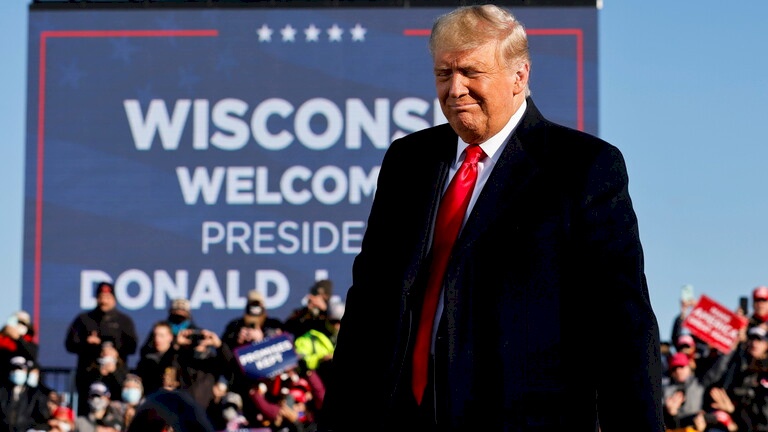 ترامب: إمريكا ستدخل في الظلام إذا فاز بايدن