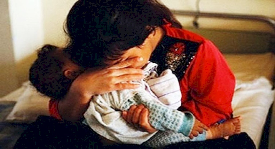 صورة: النمل يأكل وجه طفل تم القاؤه بعد ولادته بجوار مسجد في مصر