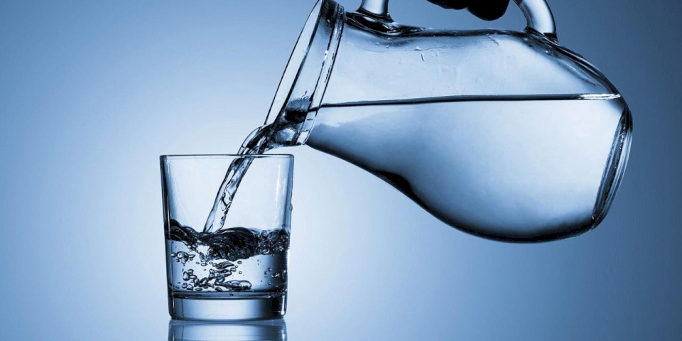 منها آلام الكلى والصداع.. 10 علامات على نقص الماء