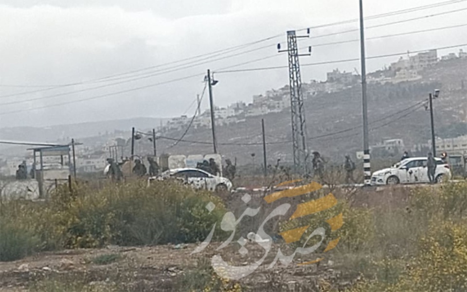 صور وفيديو.. إطلاق النار على مركبة فلسطينية عند حاجز حوارة