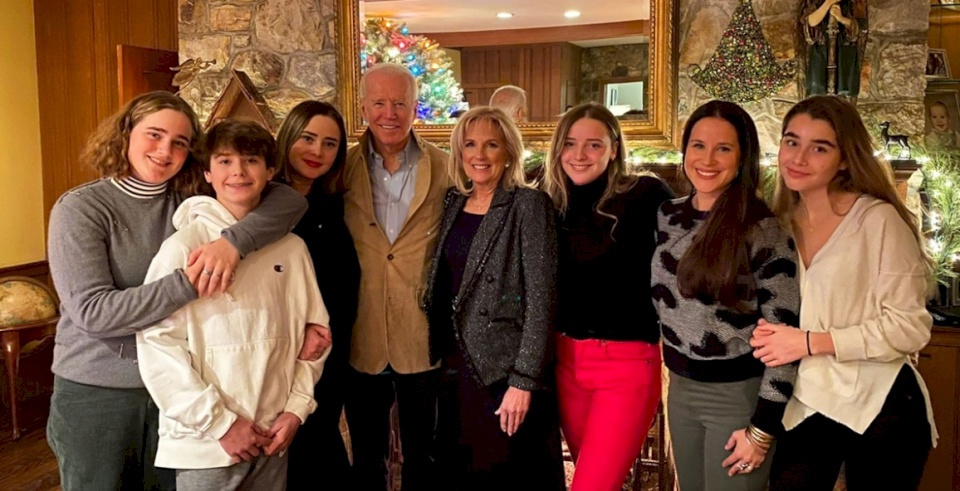 تزوج مرتين وله أبناء وأحفاد من مختلف الأعمار.. من هي عائلة الرئيس الأمريكي المحتمل جو بايدن؟