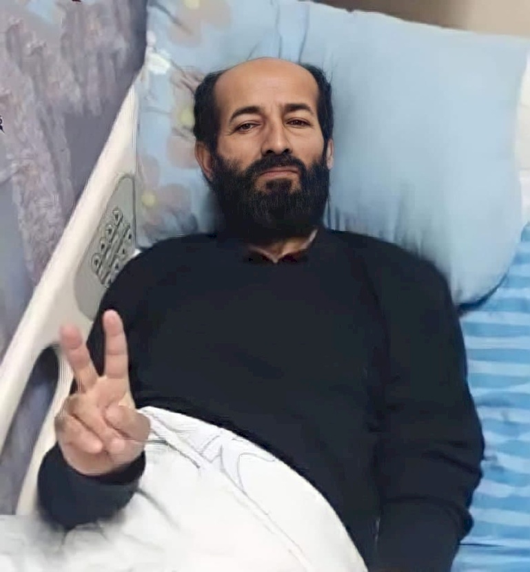 الأسير ماهر الأخرس ينتصر ويعلق الإضراب