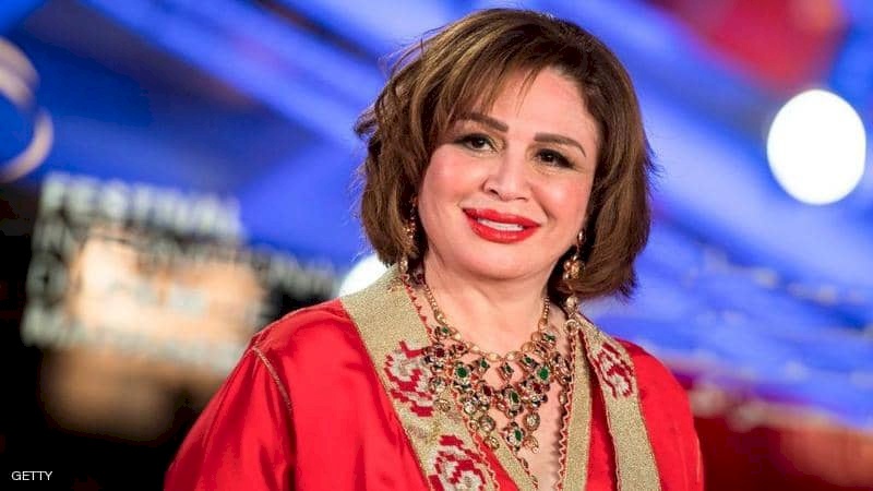 مي العيدان تسخر من إطلالة إلهام شاهين في الجونة