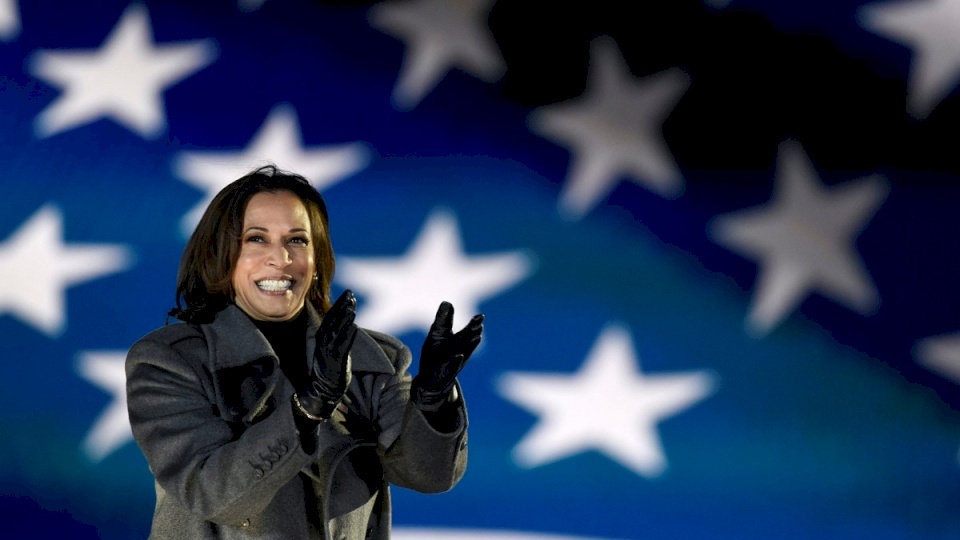 كامالا هاريس.. أول نائب للرئيس الأمريكي من أصول "ملونة"