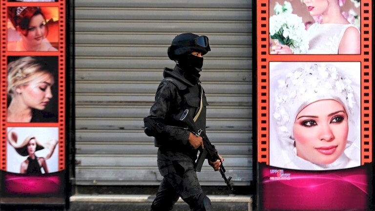 صور| مصر.. مقتل فتاة يثير ضجة والمتهم يمثل الجريمة