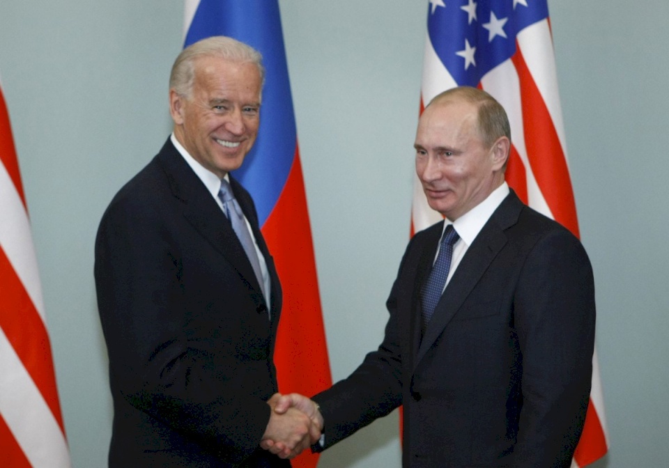 لِمَ لم تهنئ روسيا والصين بايدن للآن؟