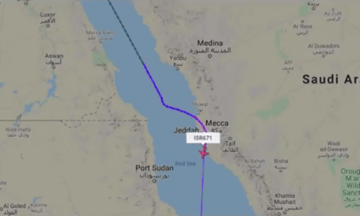 صورة| لأول مرة- طائرة إسرائيلية تحلق فوق مكة المكرمة!