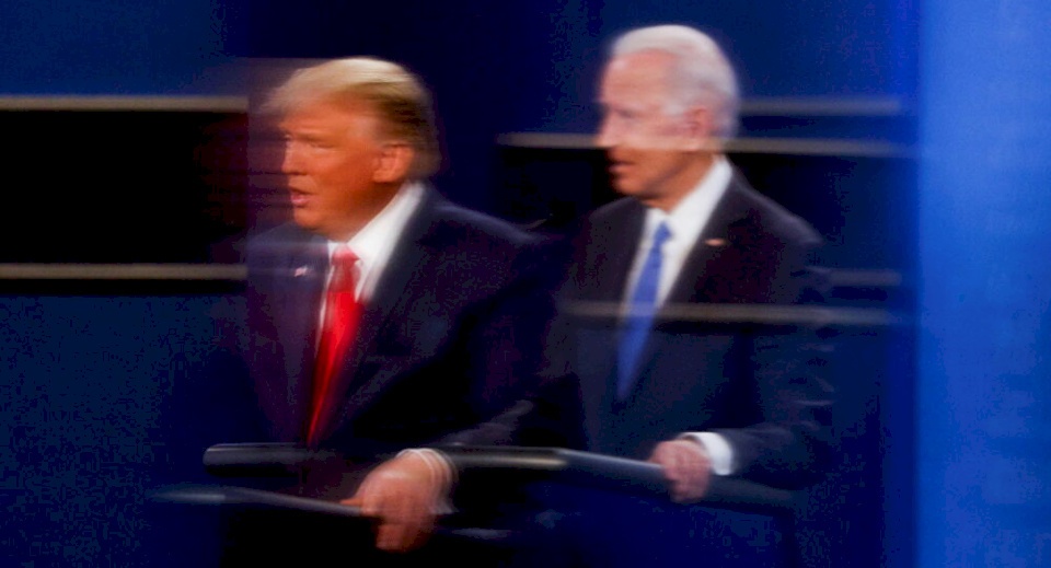 "شبح ترامب" يظهر في تهنئة رئيس وزراء بريطانيا لبايدن