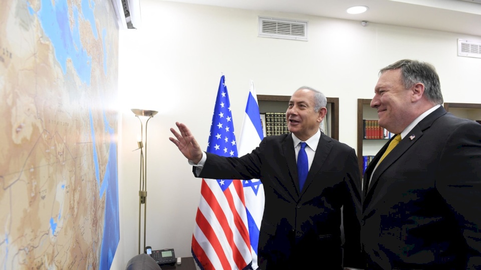 لأول مرة: وزير خارجية أمريكي يزور مستوطنة إسرائيلية!