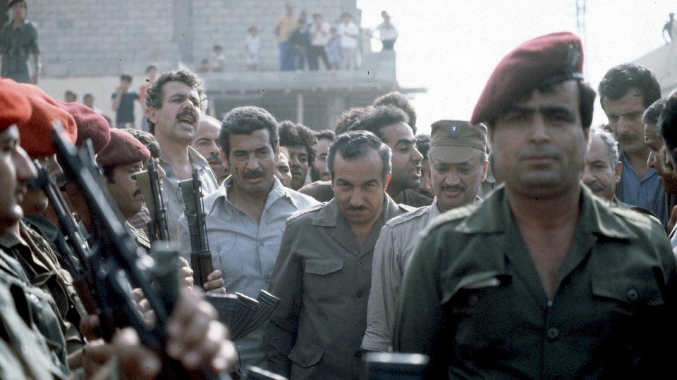 الكشف عن مخطط إسرائيلي لاغتيال عرفات  بتفجير استاد بيروت عام 1982