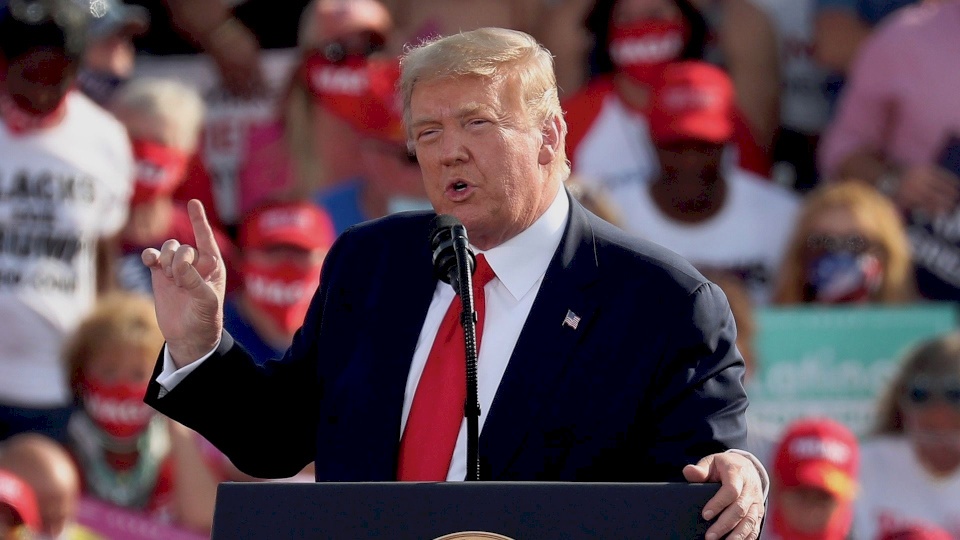 هل سيترك ترامب أمريكا ويُهاجر؟