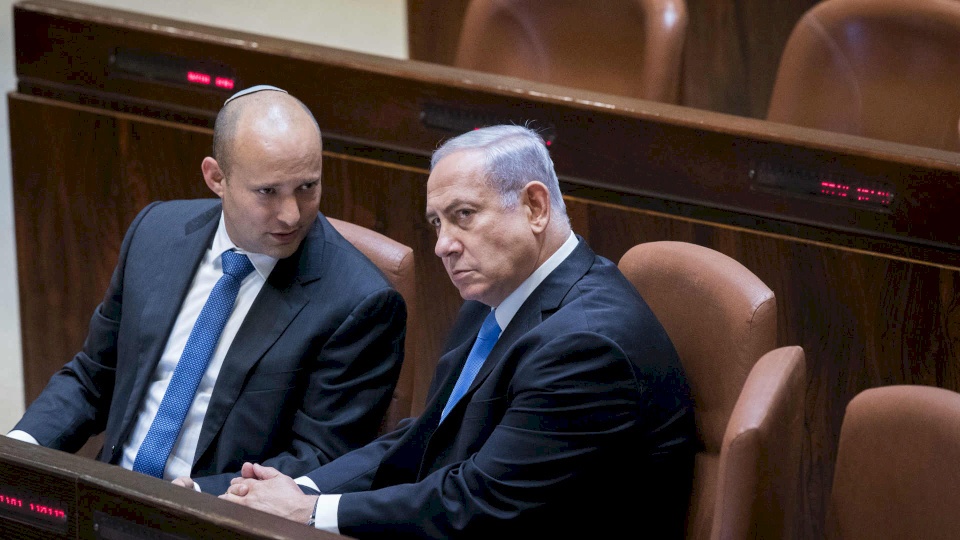 نتنياهو:  نفتالي بنيت  "كلب صغير"