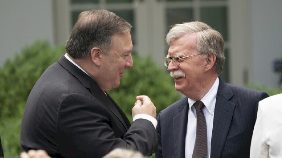 ترجمة خاصة: مستشار جديد للبنتاغون يتهم بومبيو وبولتون بالفساد ودعم إسرائيل مقابل المال