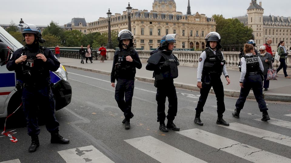 فرنسا.. مقتل شخصين وإصابة ثالث في عملية طعن بمدينة شوليه