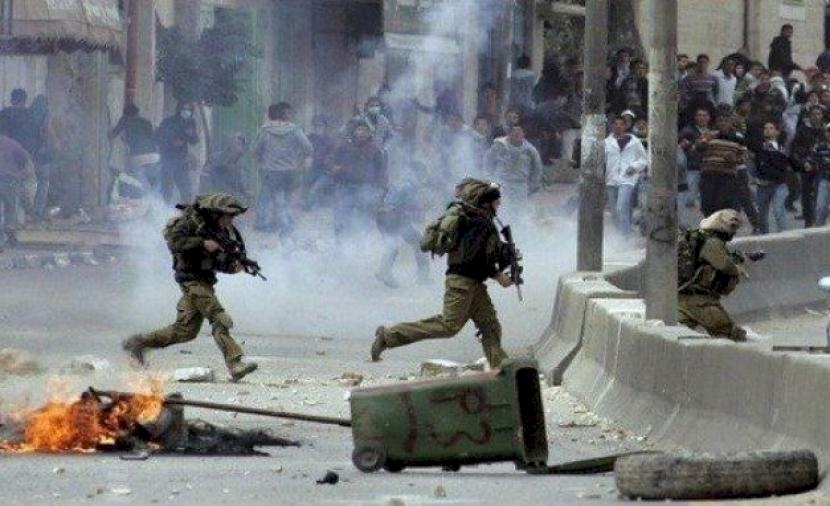 الصحة: 3  اصابات بالرصاص المعدني والعشرات بالاختناق إثر اقتحام مخيم قلنديا"فيديو"