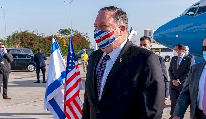 وقفة احتجاجية لاهالي البيرة من حملة الجنسية الامريكية رفضاً لزيارة بومبيو لمستوطنة "بساغوت"