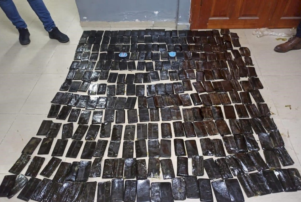 الشرطة تقبض على تاجر مخدرات وتضبط 280 "بلاطة حشيش"في ضواحي القدس