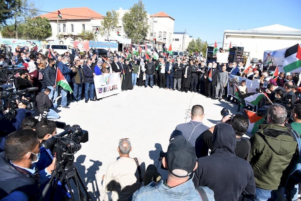 صور: بدء التظاهرة ضد زيارة بومبيو لمستوطنة بساغوت