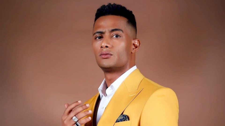 صورة: محمد رمضان يحتضن مغني إسرائيلي شهير في دبي