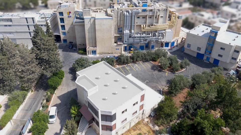 إغلاق مصنع أدوية في بيت جالا بسبب "كورونا"