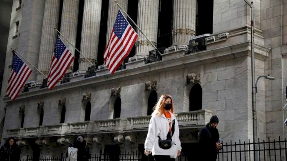 أمريكا.. الإصابات بكورونا تتخطى حاجزاً جديداً