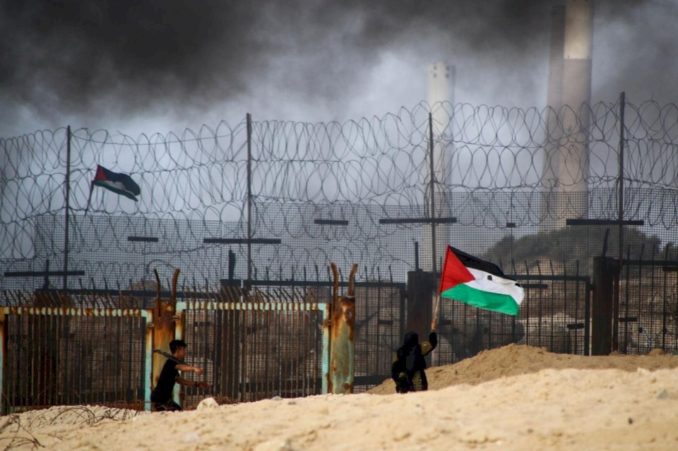 غانتس يكشف شروط إسرائيل لتحسيق أوضاع قطاع غزة